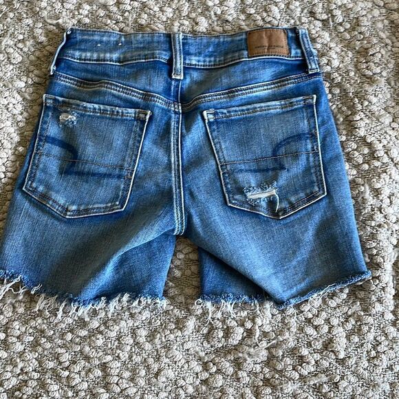 American Eagle‎ Denim Shorts. Size 2 Midi Stretch - Picture 2 of 7